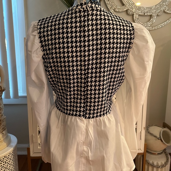 Women’s Blouse size XL black/white checkered pattern white long sleeves. Zulily - Picture 3 of 4